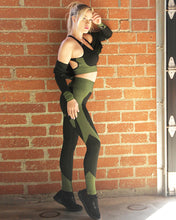 Load image into Gallery viewer, Trois Seamless Jacket, Leggings &amp; Sports Top 3 Set - Black with Green