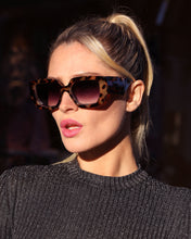 Load image into Gallery viewer, Vintage Solid Thick Sunglasses - Brown