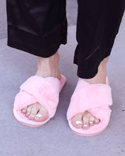 Load image into Gallery viewer, Faux Fur Slippers - Pink